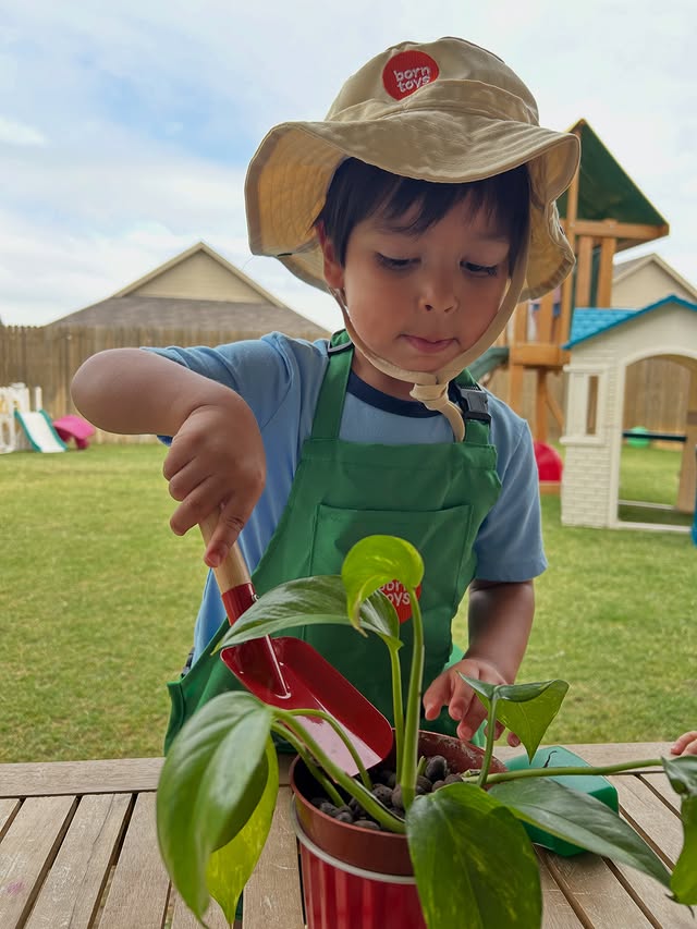 A child planting seeds in the garden at PioPio Spanish School